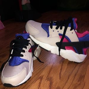 Lil girl shoes Size 4.5 Y